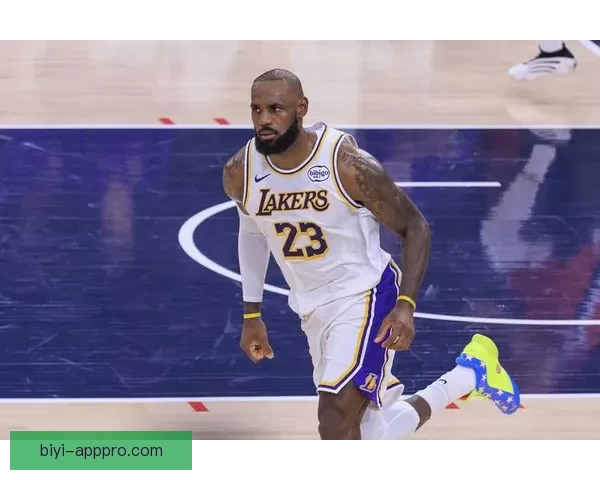 詹姆斯回应质疑：我不喜欢在两座城市打球和回老家打球有何问题